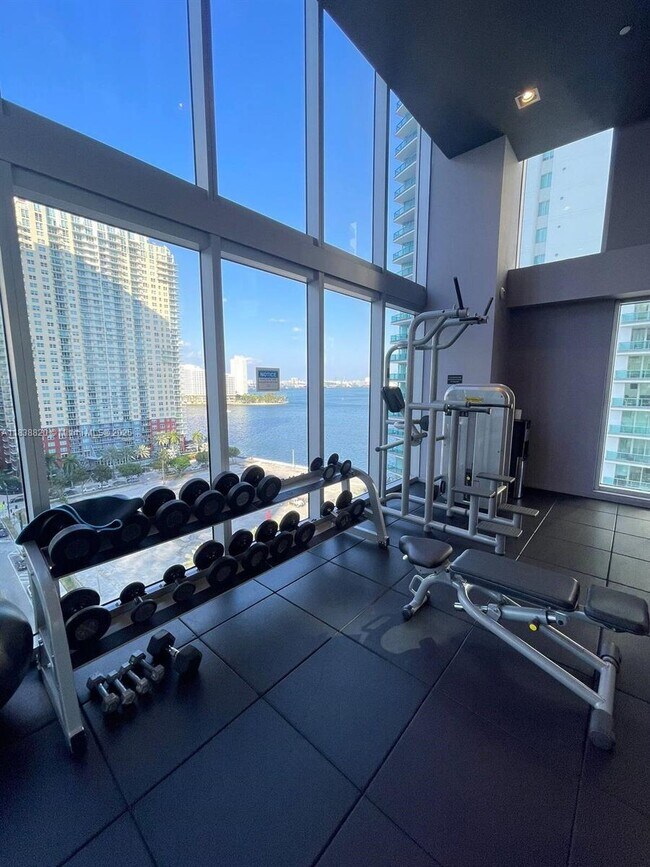 Building Photo - 1300 Brickell Bay Dr