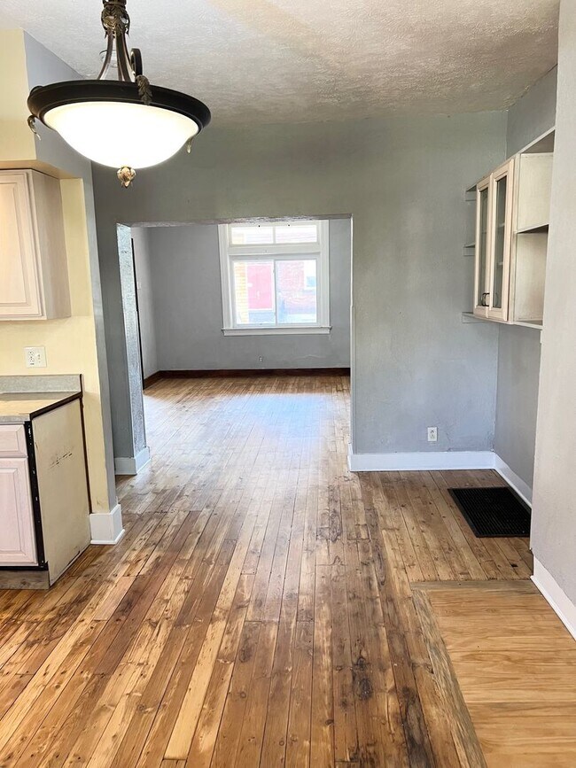 Building Photo - Newly Remodeled 3 or 4 Bedroom in Swissval...