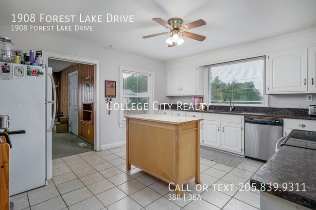 Building Photo - 1908 Forest Lake Dr