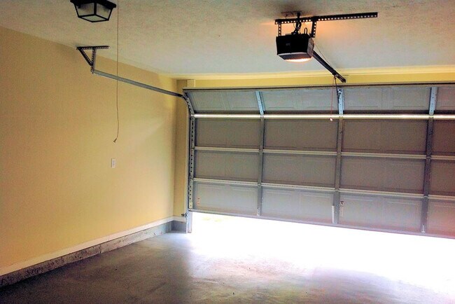 Building Photo - 220 Ansley Way