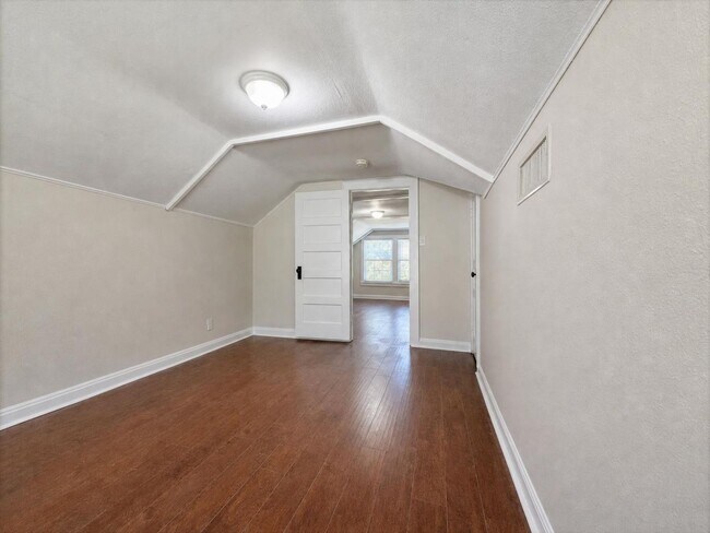 Building Photo - 1206 N 5th St