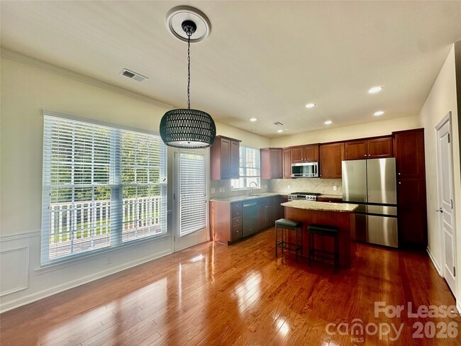 Building Photo - 1104 Drayton Ct