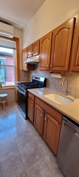 Building Photo - 53 Clara St