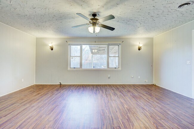 Building Photo - Stylish Home with Covered Deck & Easy I-44...