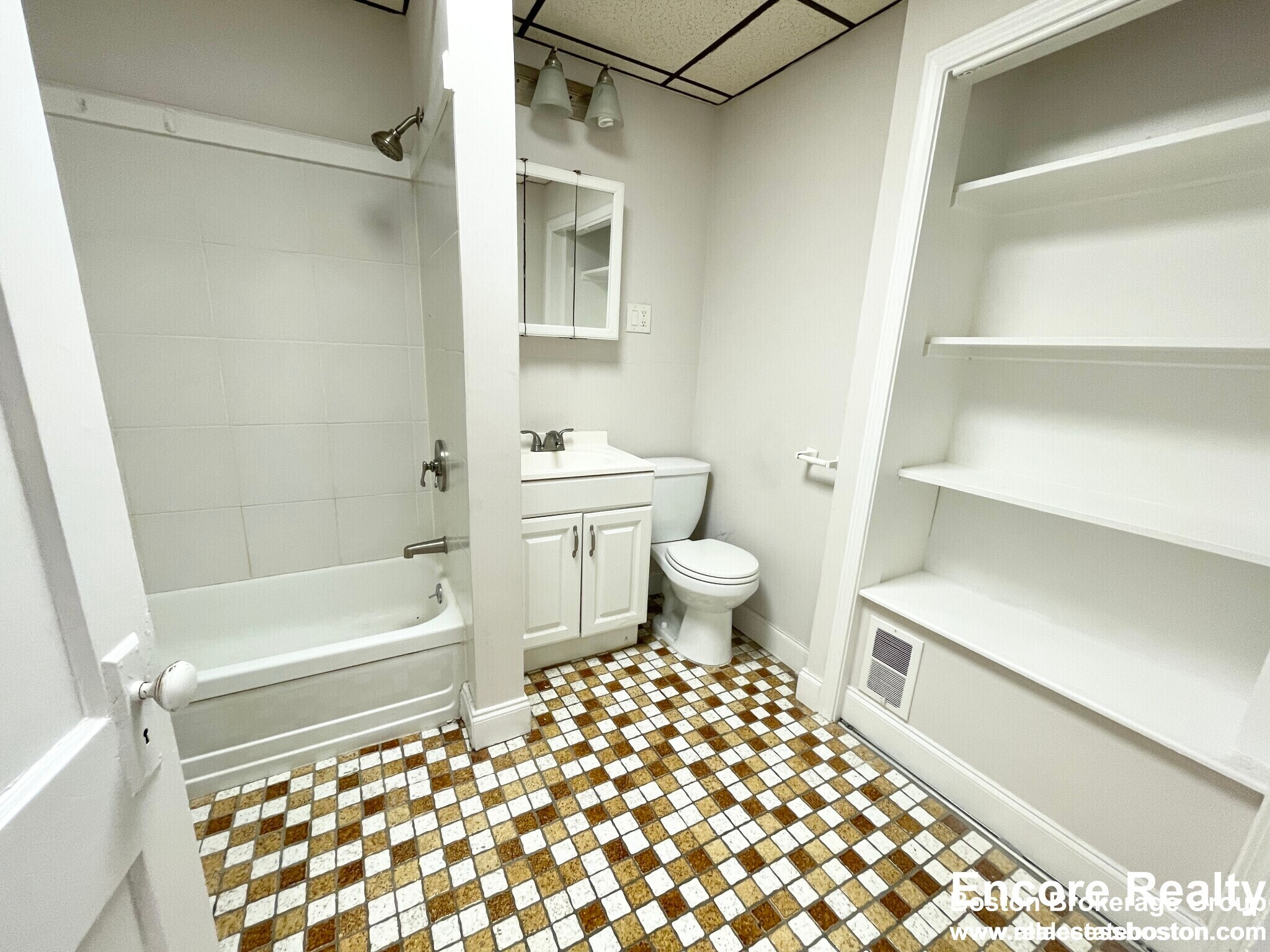 Building Photo - 122 Buttonwood St