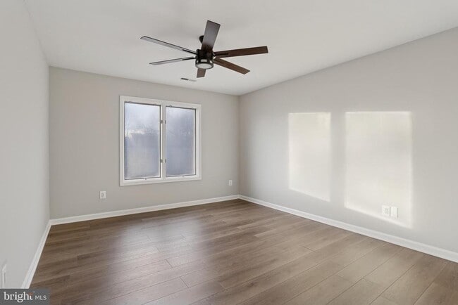 Building Photo - 4043 Lake Glen Rd