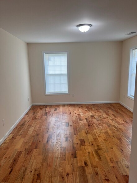 Building Photo - 136 Cooper St