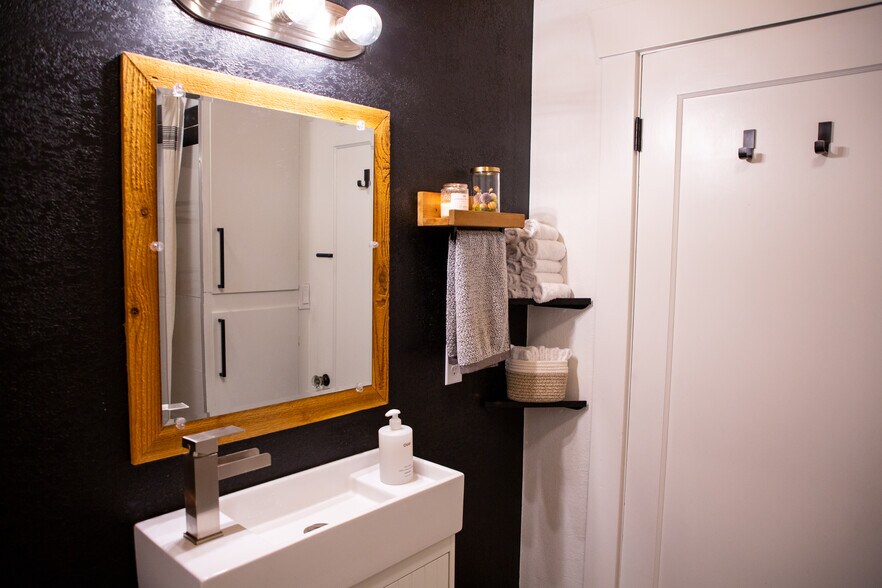 Building Photo - 1682 S 40th St