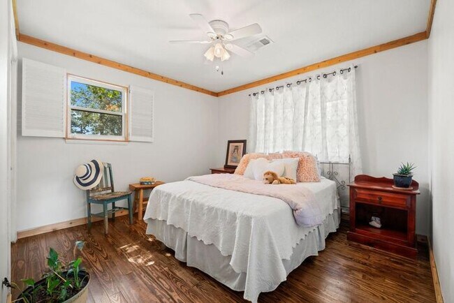 Building Photo - Country Living Rental on 26+ Acres!