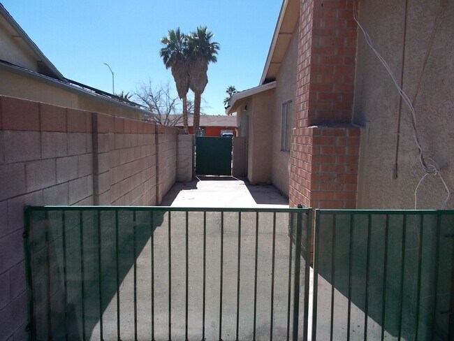 Building Photo - 4-Bedroom Home with Spacious Backyard