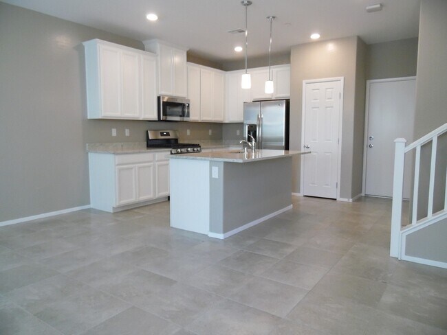 Building Photo - Mountains Edge Townhome