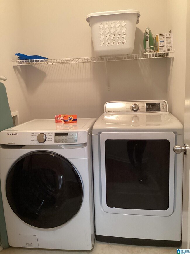 Building Photo - 1840 Oxmoor Rd