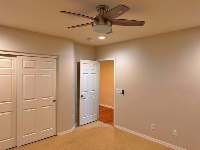 Building Photo - 737 E Charlevoix Ave