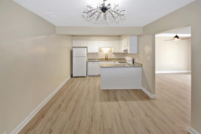 Building Photo - 7021 Stonington Ln