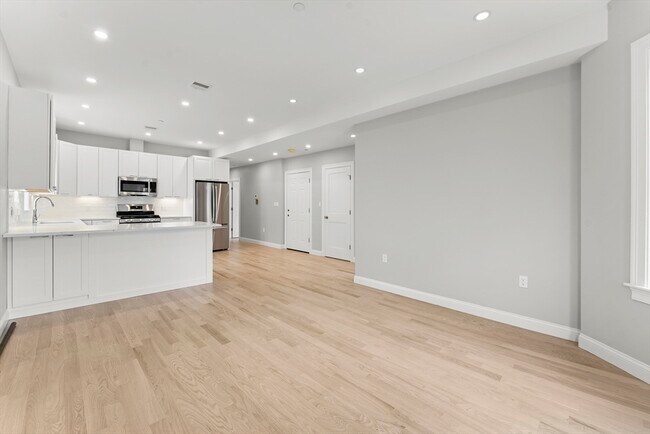 Building Photo - 23 Dewolf St