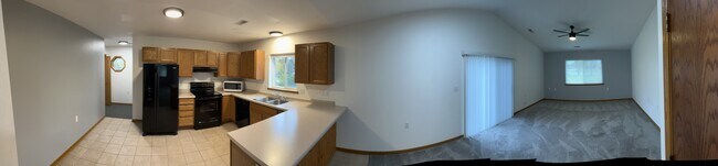 Building Photo - 450 Skare Rd