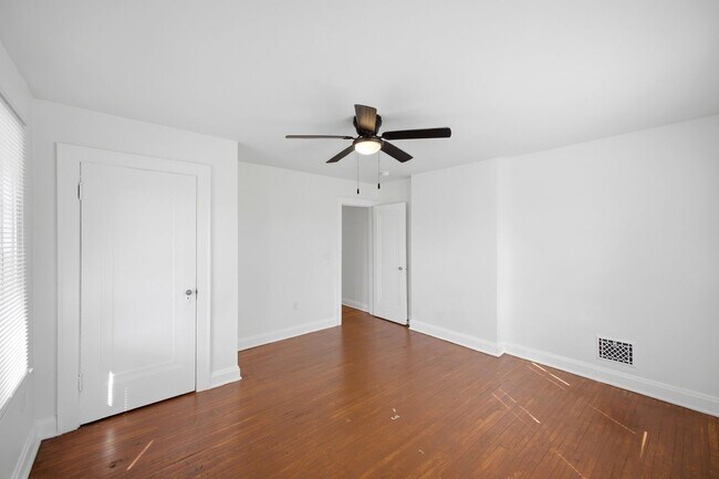 Building Photo - 415-417 S Huron Ave