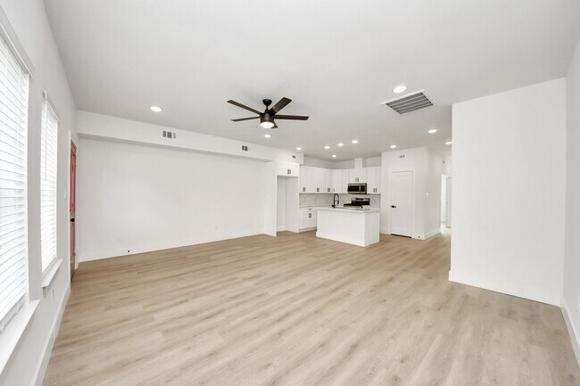 Building Photo - 1316 W Willis St