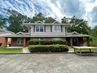 Building Photo - 1917 Honeysuckle Dr