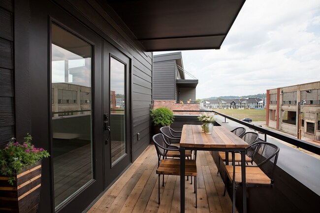 Building Photo - 1873 S Watkins St