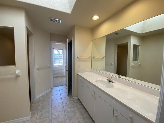 Building Photo - 15144 Lakeland Cir