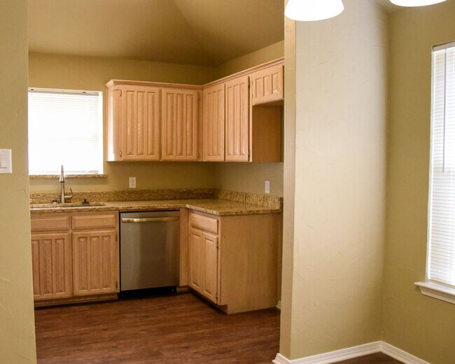 Building Photo - Great 3 Bedroom 2 Bath Roanoke