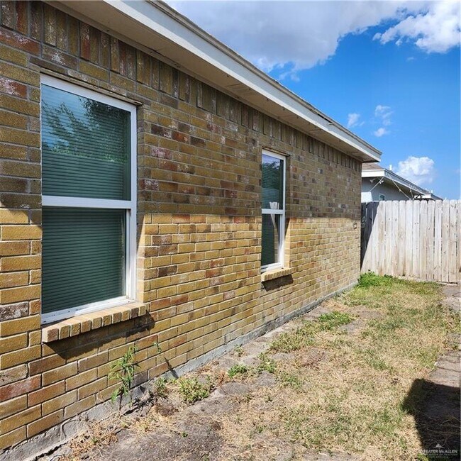Building Photo - 4008 Hawthorne Ave