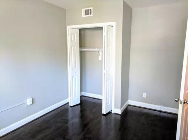 Building Photo - 1343 Bryant St NE