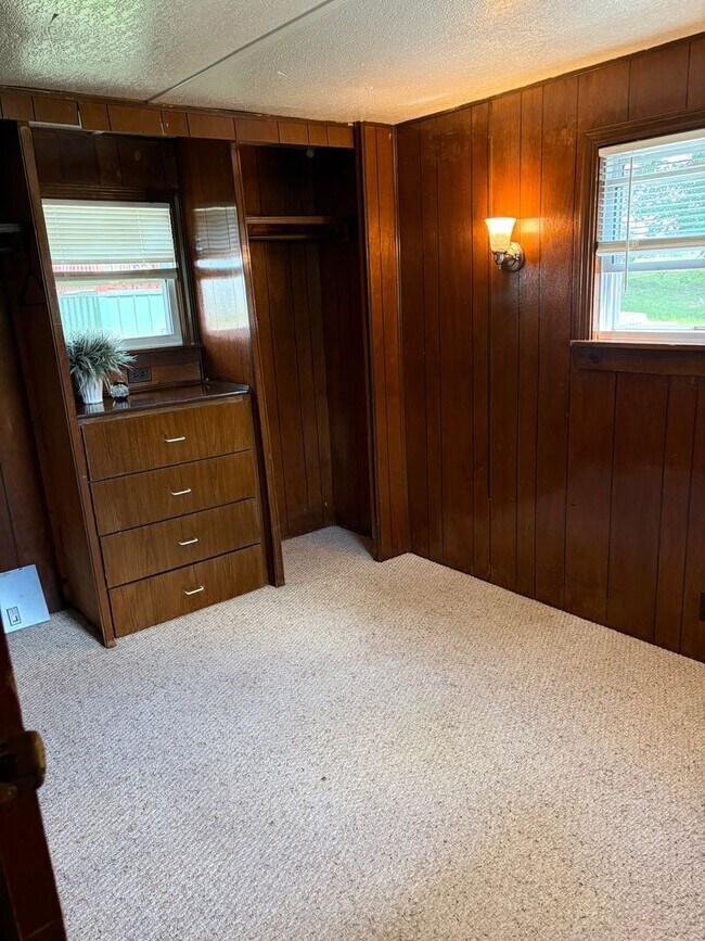 Building Photo - 2 Bed 1 Bath Mobile Home