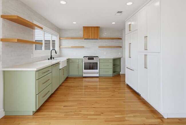 Building Photo - 4525 Saratoga Ave