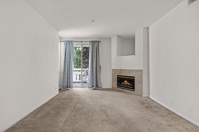 Building Photo - Spacious, Open-Concept 2/2 Condo SSF