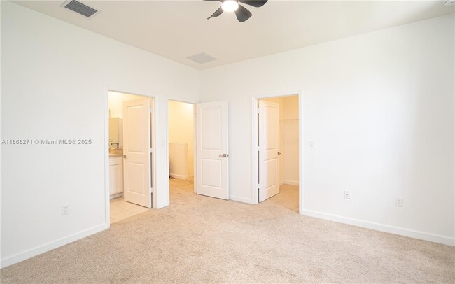 Building Photo - 1141 SW 6th Ct
