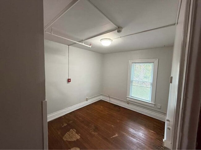 Building Photo - 220 College Ave