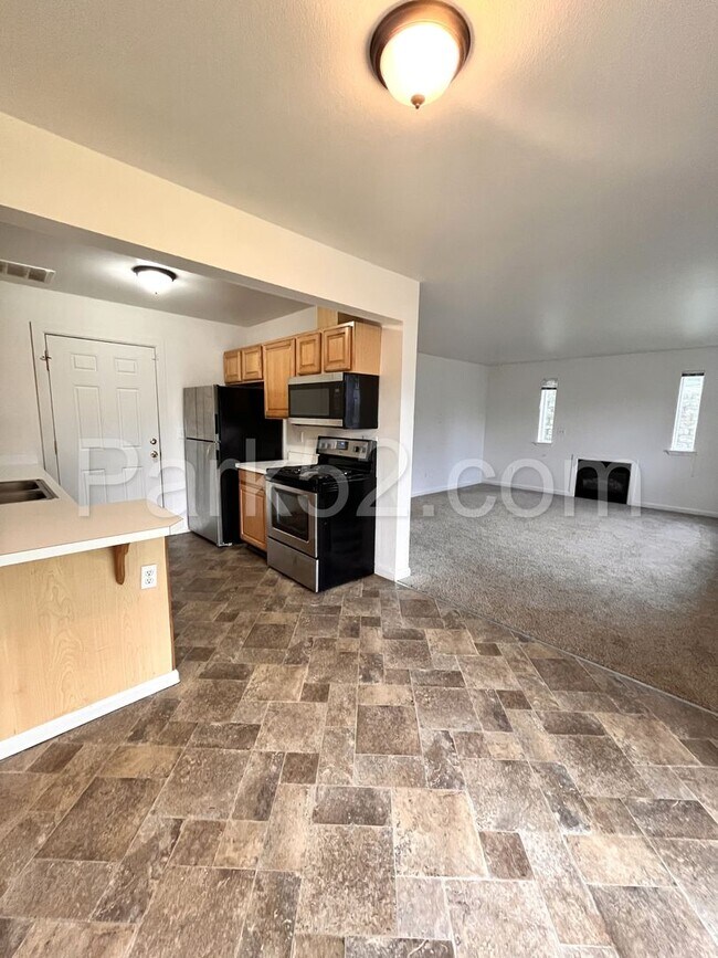 Building Photo - 112 126th St E