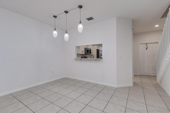 Building Photo - 2830 SW 82nd Ave