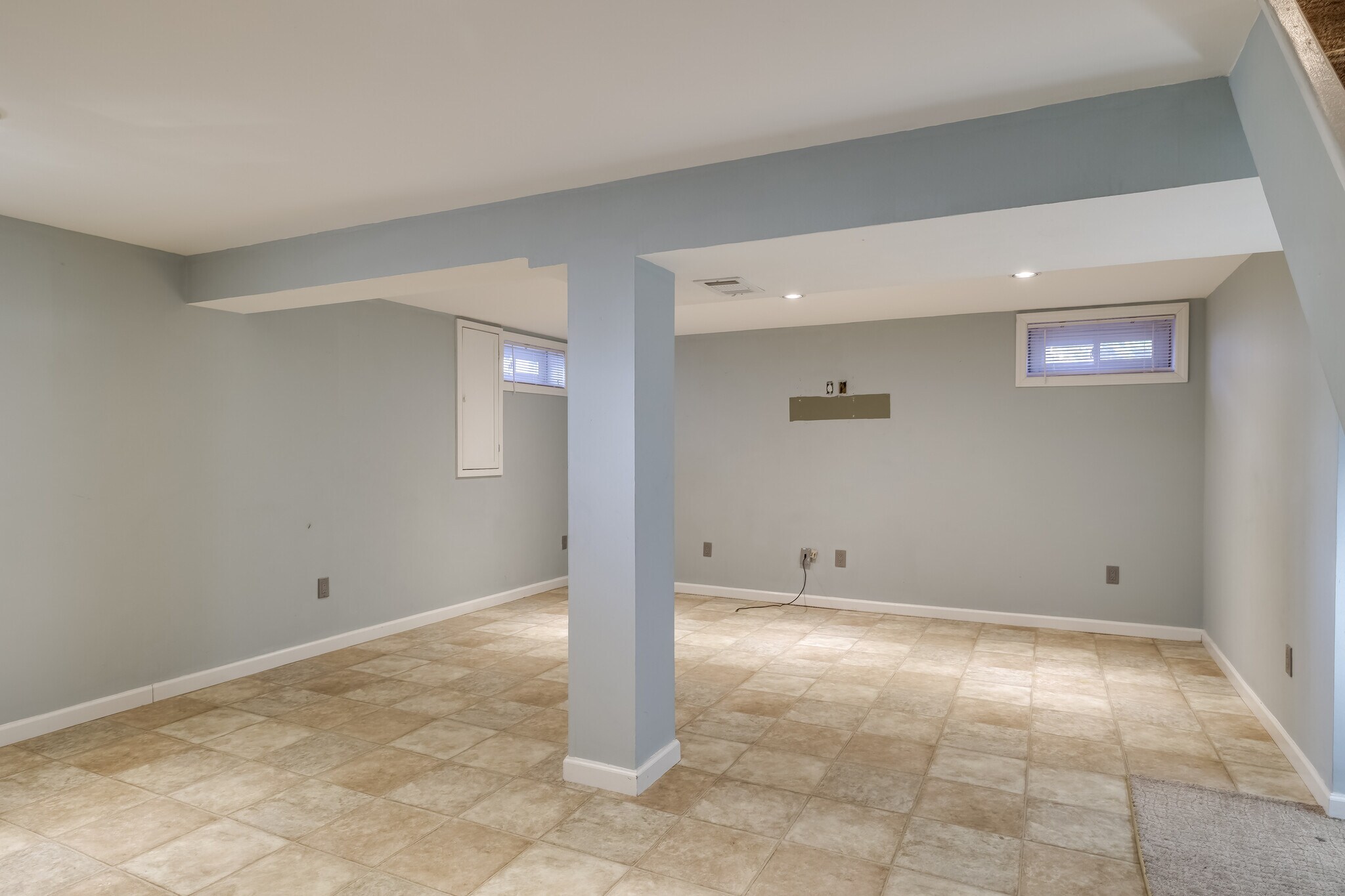 Building Photo - 762 Caryl St