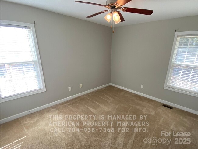 Building Photo - 1040 Rembrandt Dr SW