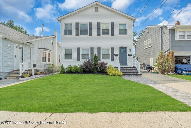 Building Photo - 1226 1/2 Briarwood Rd-