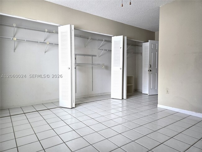 Building Photo - 900 SW 104th Ct