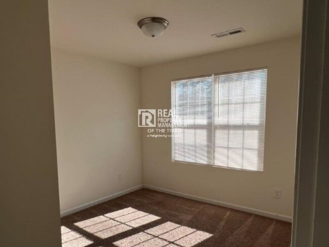 Building Photo - *Move in Special* - Newer Construction 4 B...