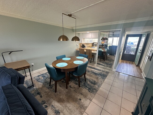 Building Photo - DIRECT RIVER CONDO