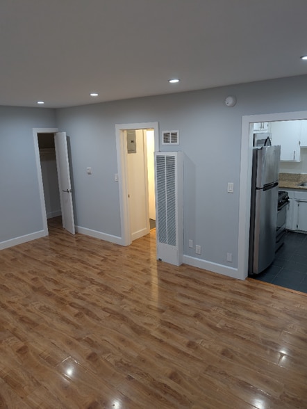 Building Photo - 7062 Lanewood Ave