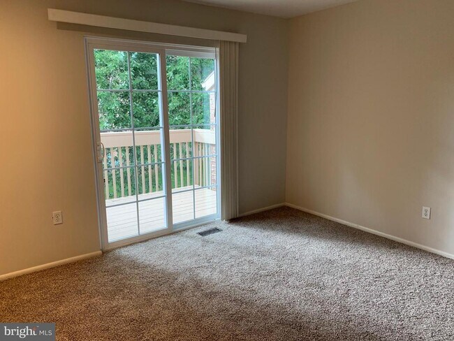 Building Photo - 118 Sycamore Ct