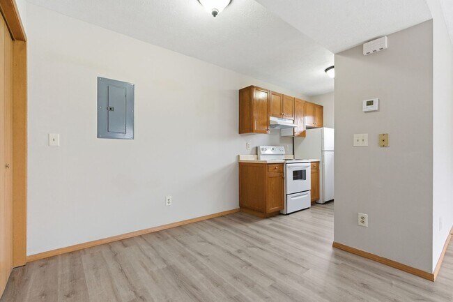 Building Photo - 3360 S Fairway Ave