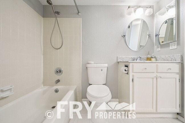 Building Photo - Great Condo In Windsor Community