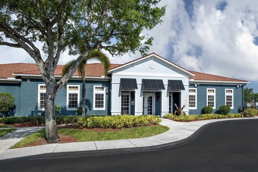 Building Photo - Sunny Lake Apartments