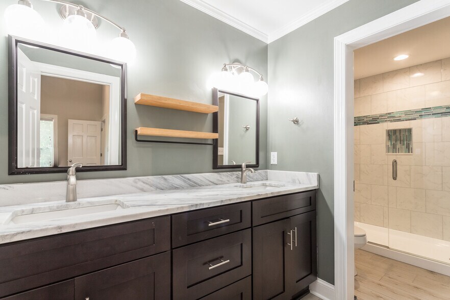 Building Photo - 2565 Oakes Plantation Dr