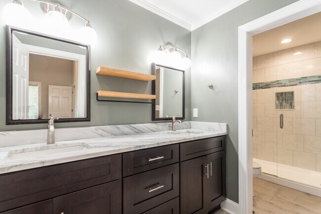 Building Photo - 2565 Oakes Plantation Dr