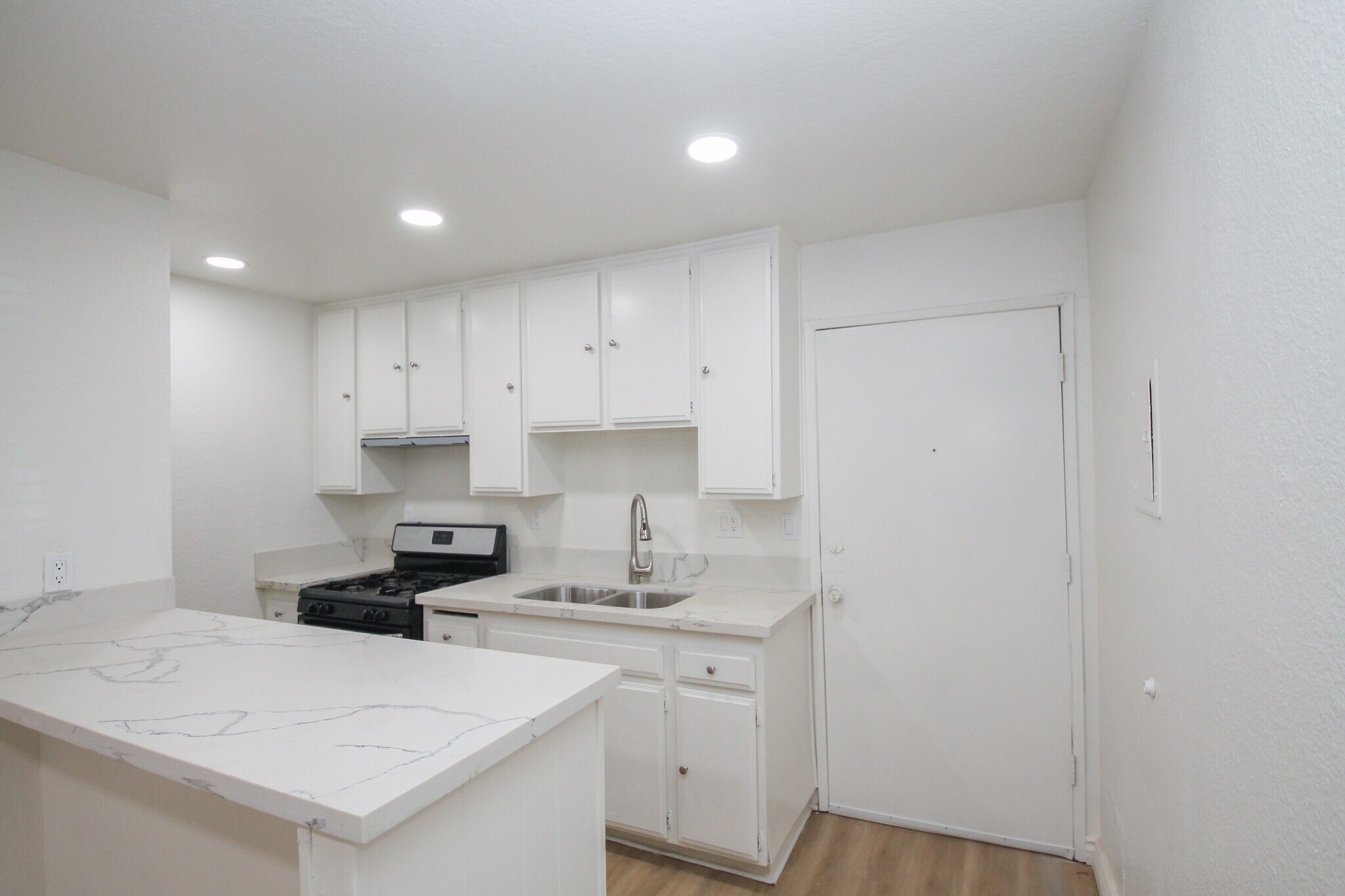 Building Photo - 6745 Coldwater Canyon Ave