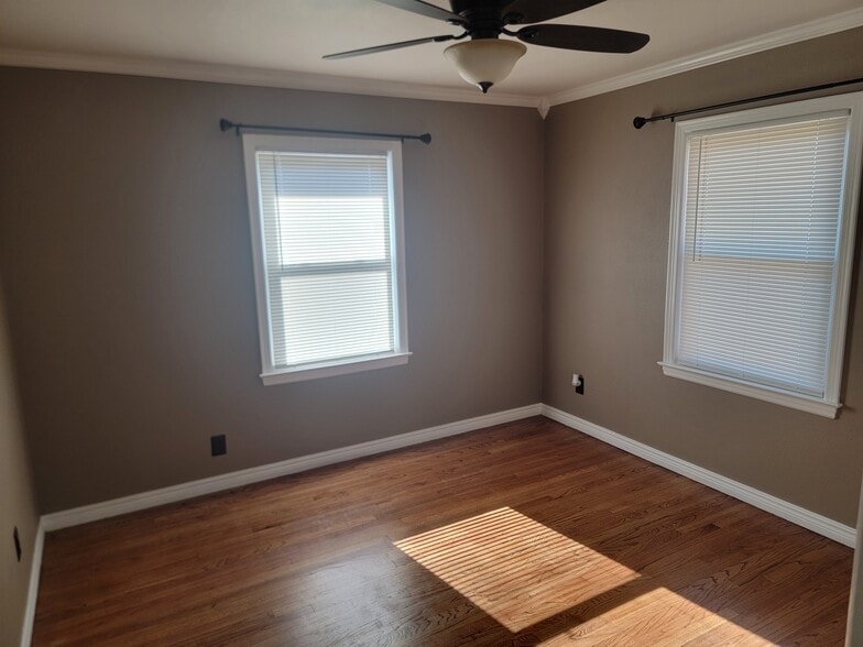 Building Photo - 3701 N Drexel Blvd